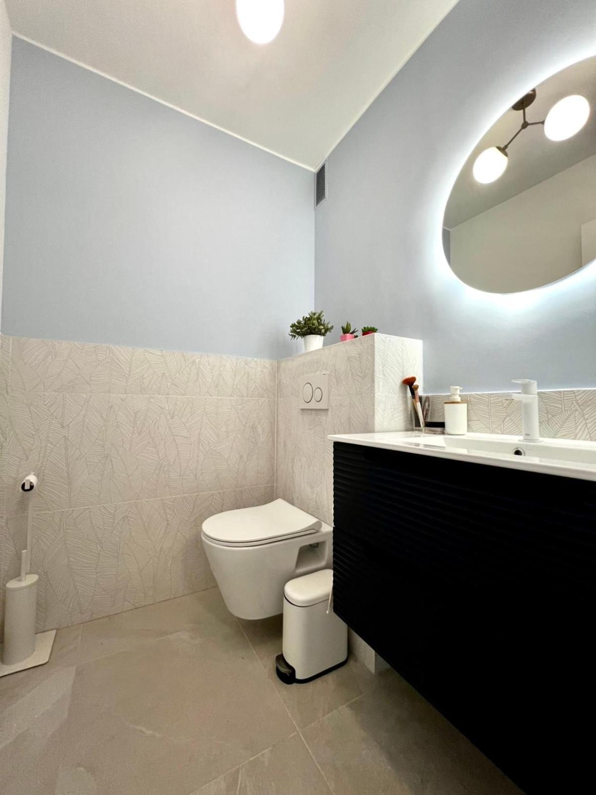 Seafront One Bedroom Apartment With A Terrasse Swimming Pool And A Parking Antibes Exterior photo